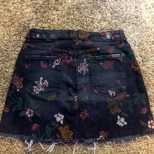 7 for all mankind floral jean skirt size 28